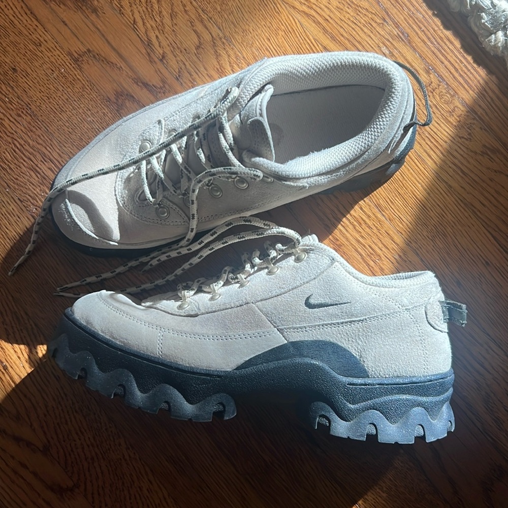 Nike Lahar Low Women’s Sneakers - US 8.5
